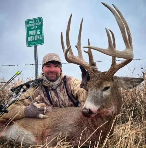 Whitetail harvested using the GrizzlyStik Whitetail Arrow Broadhead Package