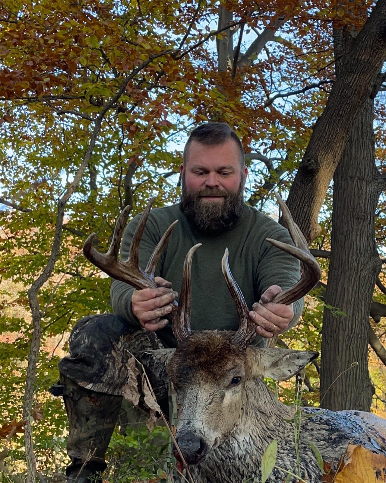 10 Point Buck taken with GrizzlyStik, bowhunting success story