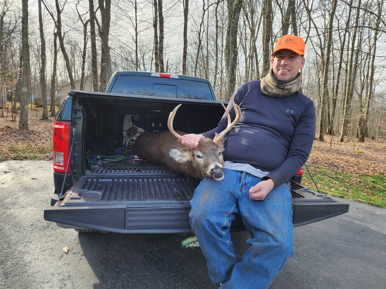 6 Point Buck taken with GrizzlyStik, bowhunting success story
