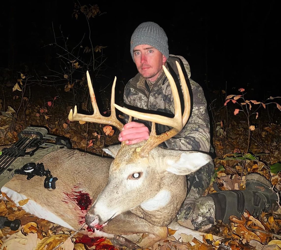 Buck taken with GrizzlyStik, bowhunting success story