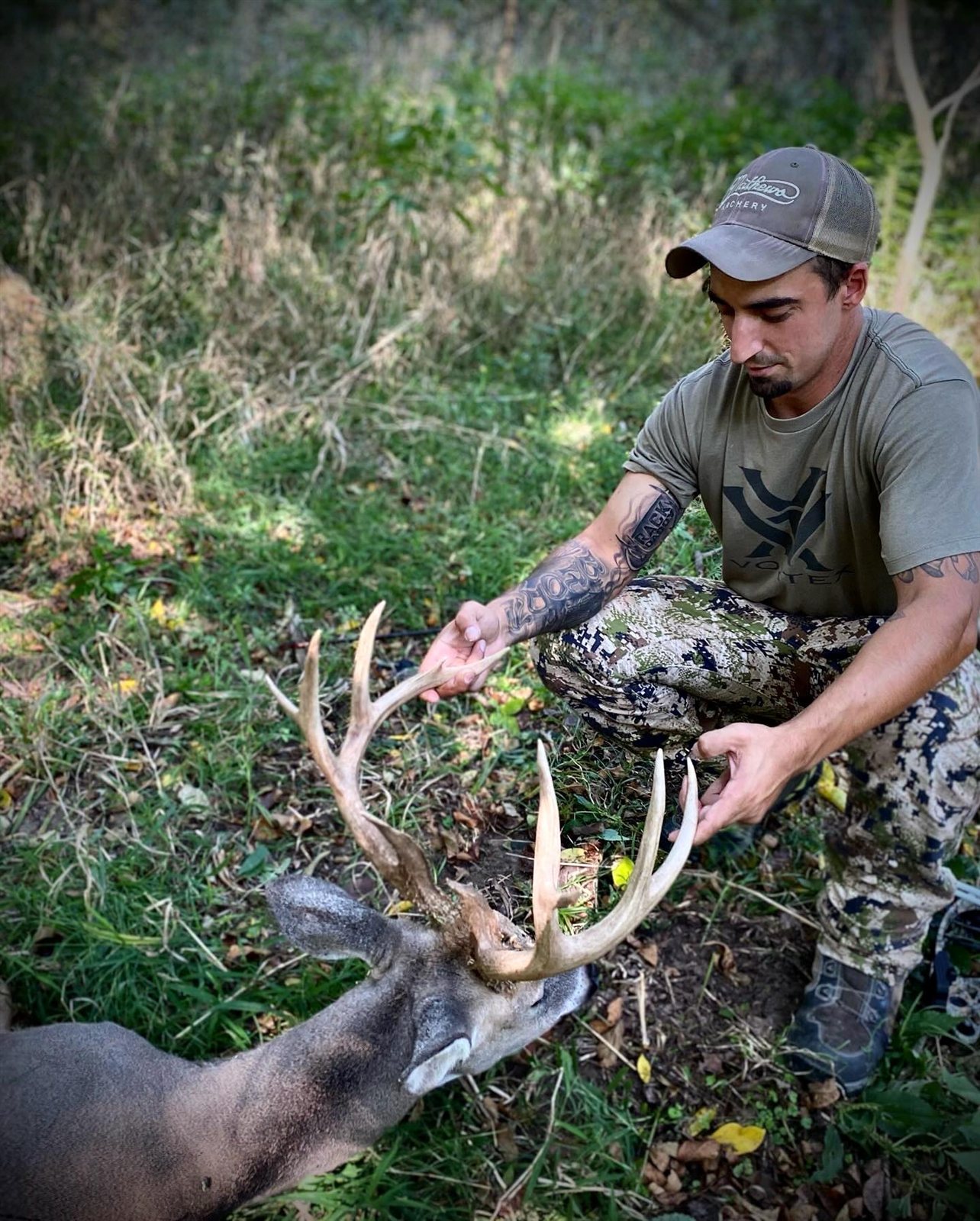 Buck taken with GrizzlyStik, bowhunting success story
