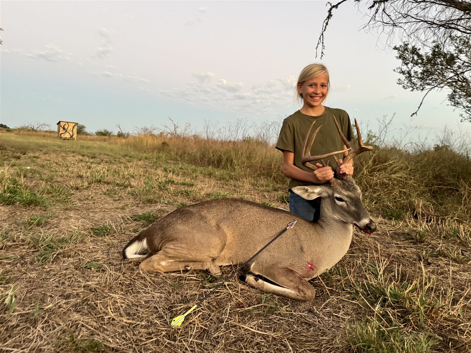 Buck taken with GrizzlyStik, bowhunting success story