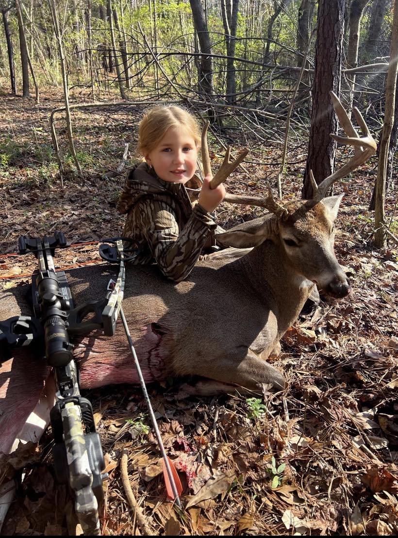 Buck taken with GrizzlyStik, bowhunting success story