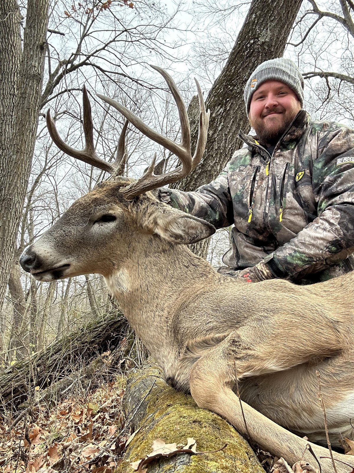 Buck taken with GrizzlyStik, bowhunting success story