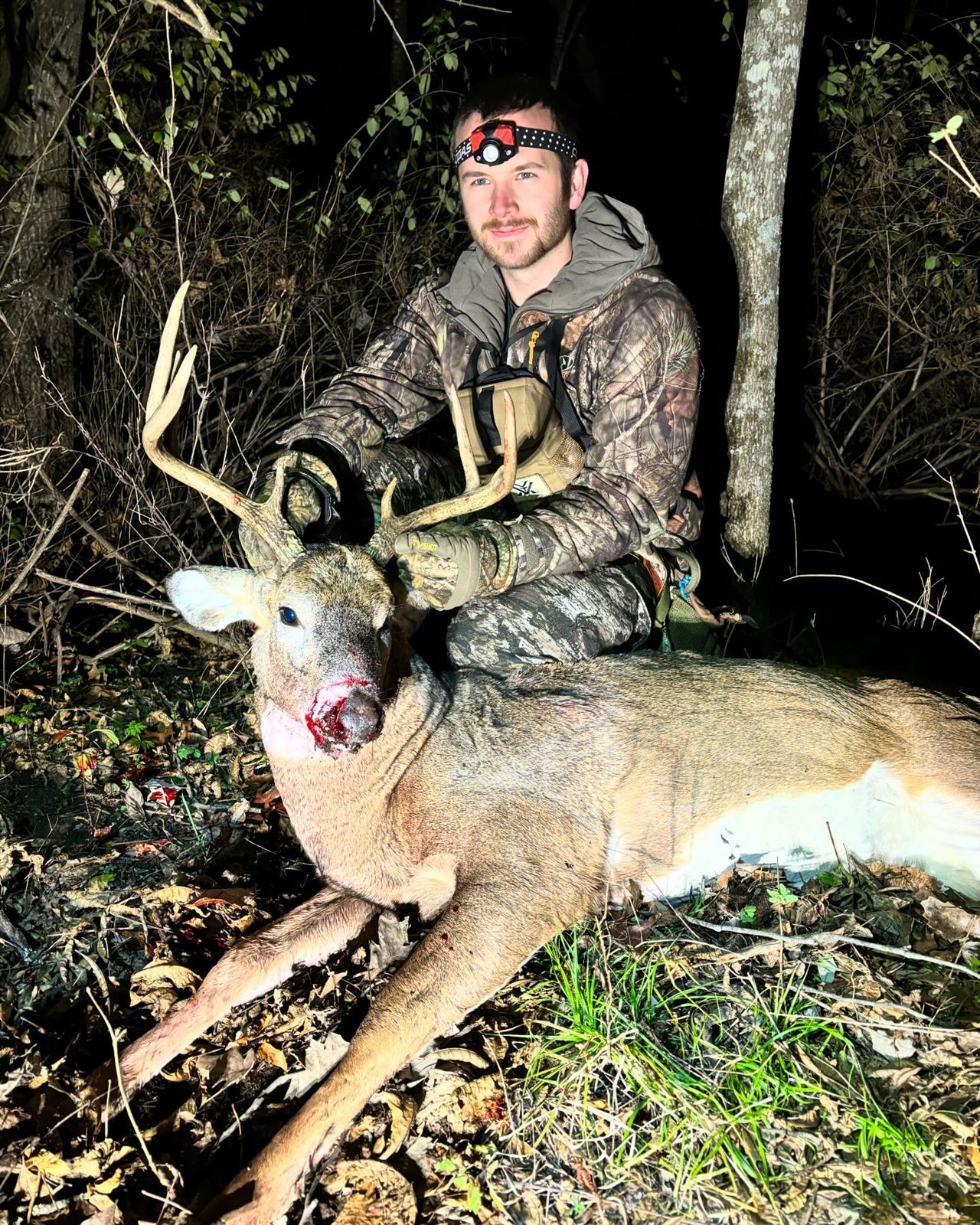 Buck taken with GrizzlyStik, bowhunting success story