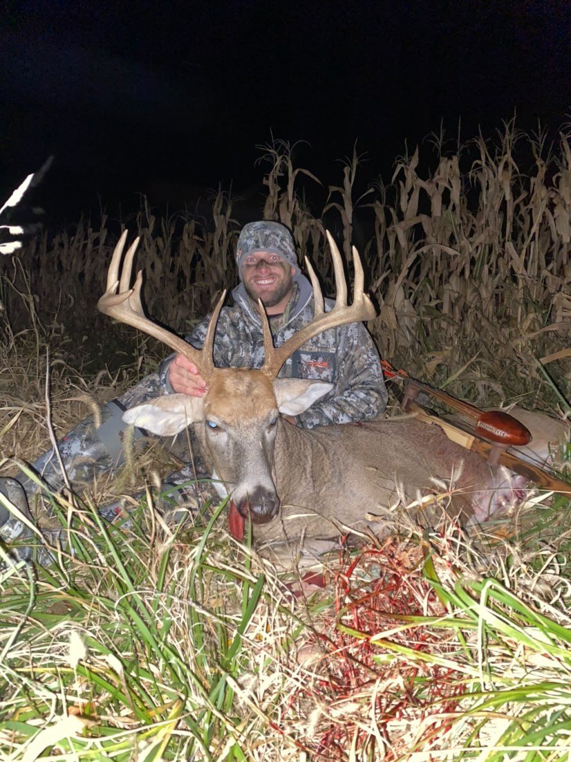 Buck taken with GrizzlyStik, bowhunting success story