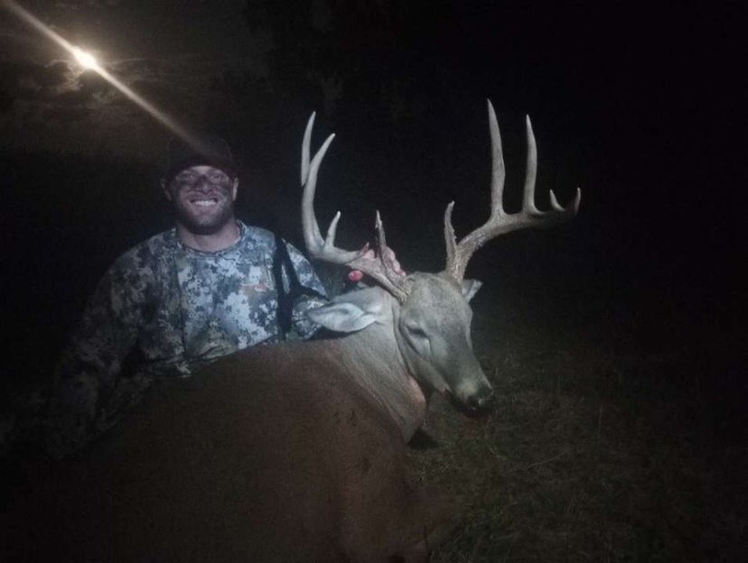 Buck taken with GrizzlyStik, bowhunting success story
