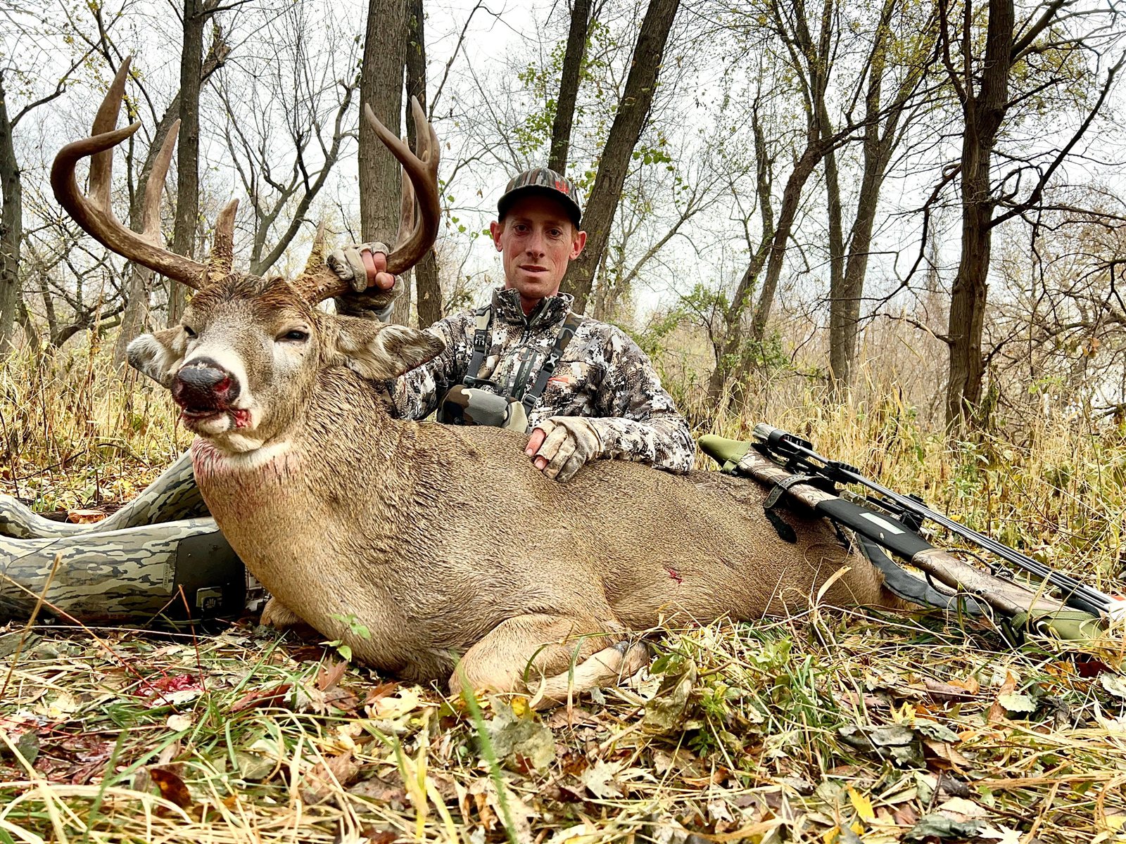 Buck taken with GrizzlyStik, bowhunting success story