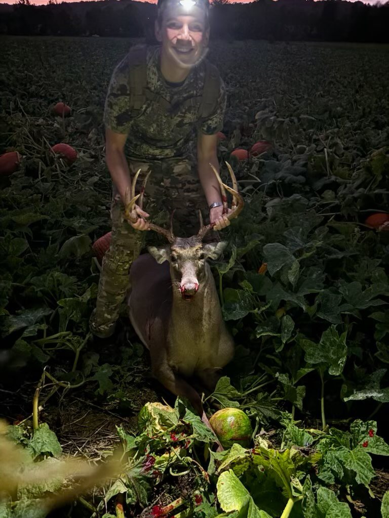 Buck taken with GrizzlyStik, bowhunting success story