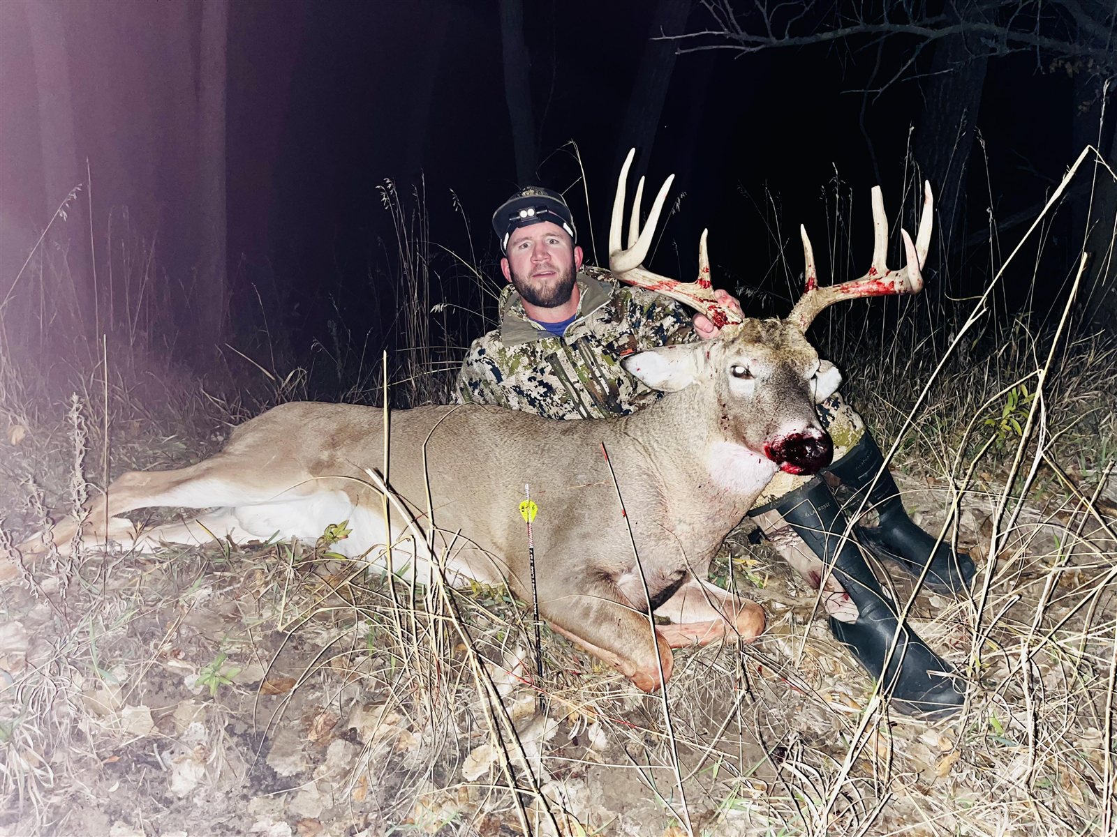 Buck taken with GrizzlyStik, bowhunting success story