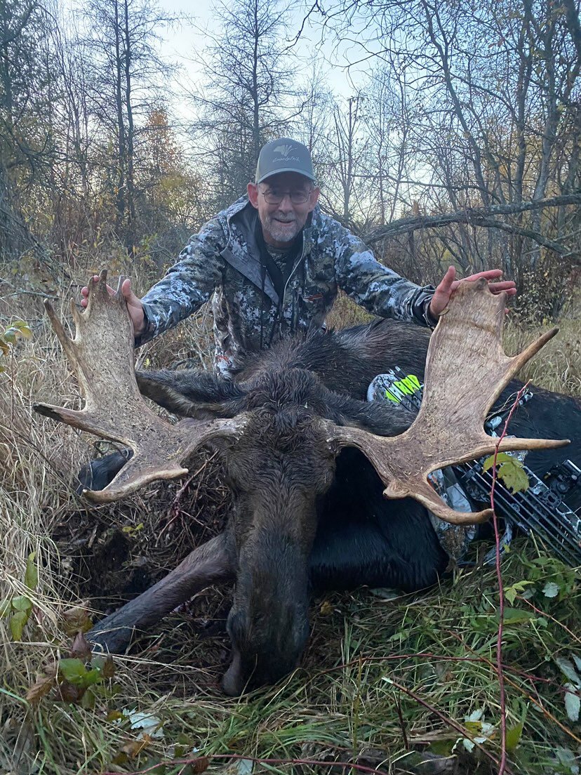 Bull Elk + Moose taken with GrizzlyStik, bowhunting success story