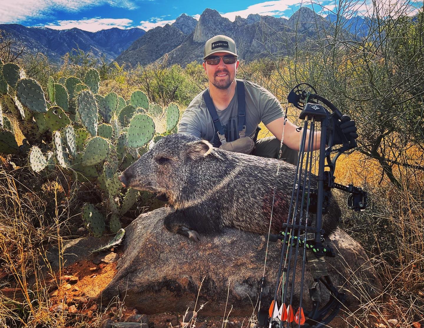 Javelina taken with GrizzlyStik, bowhunting success story