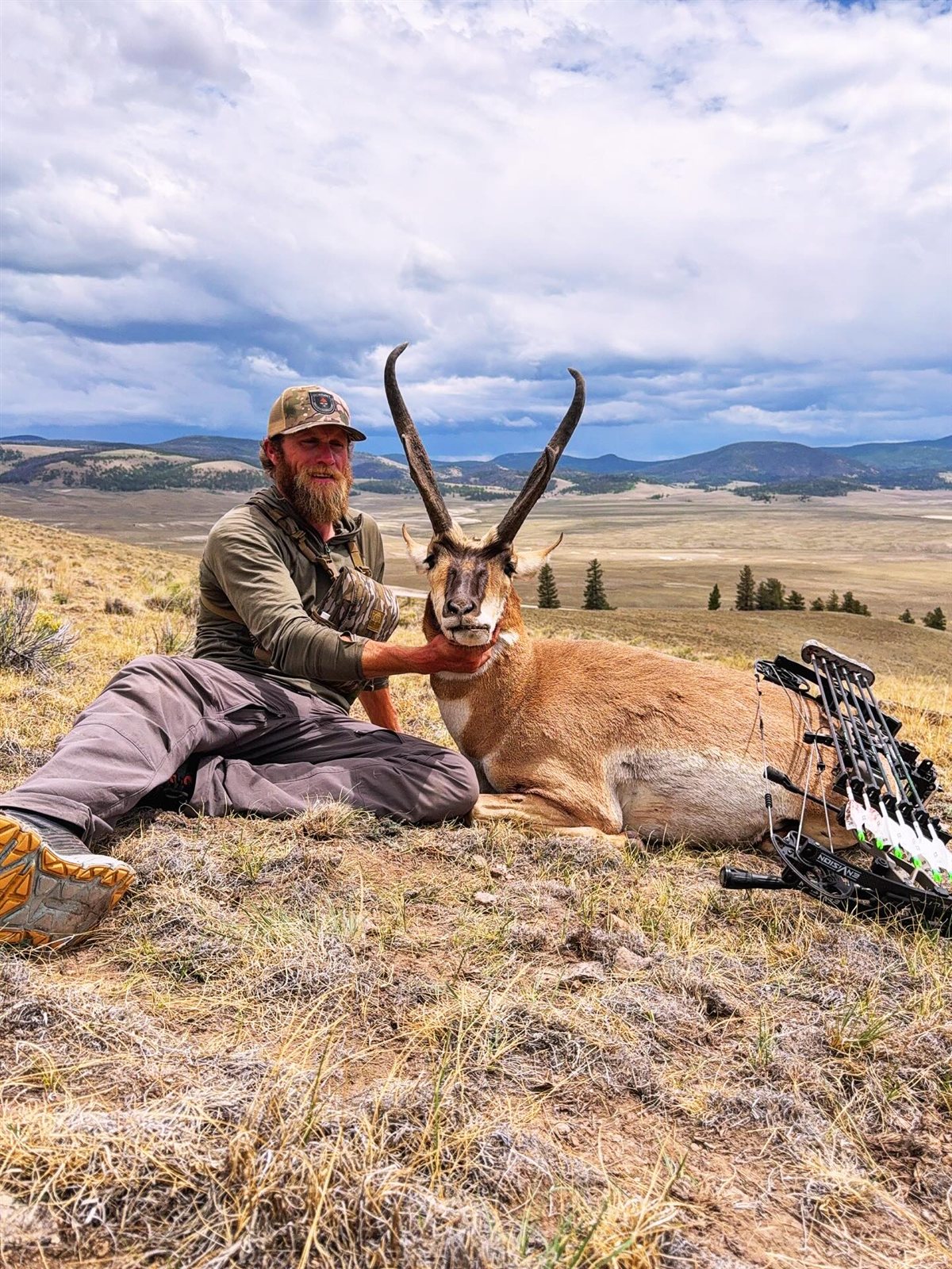 Pronghorn taken with GrizzlyStik, bowhunting success story