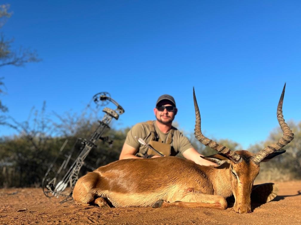 Safari Animal taken with GrizzlyStik, bowhunting success story