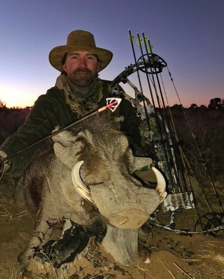 Warthog taken with GrizzlyStik, bowhunting success story