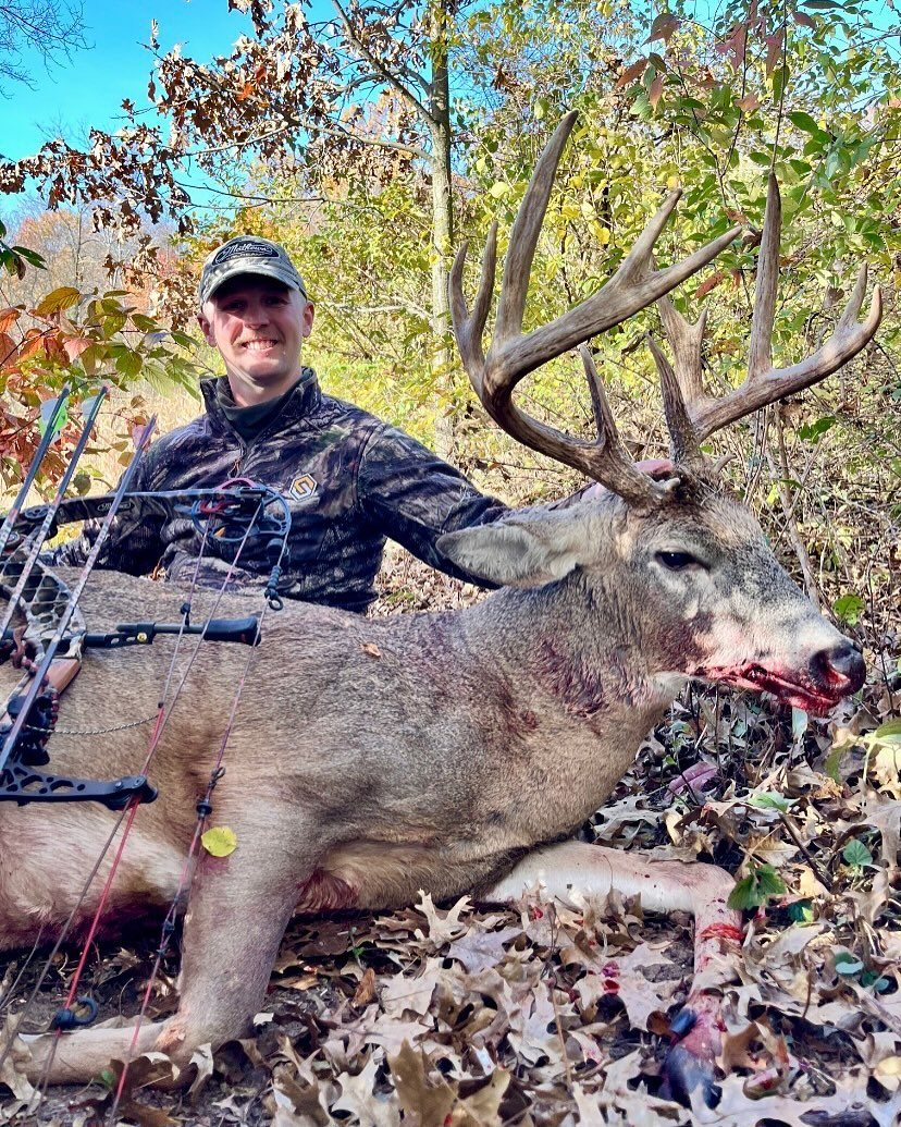 Whitetail Buck taken with GrizzlyStik, bowhunting success story