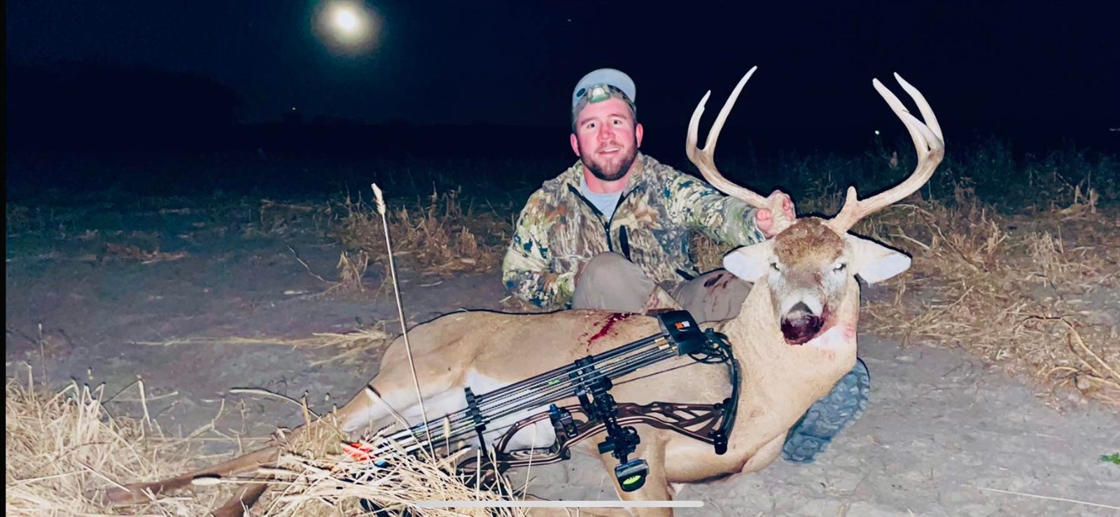 Whitetail Buck taken with GrizzlyStik, bowhunting success story