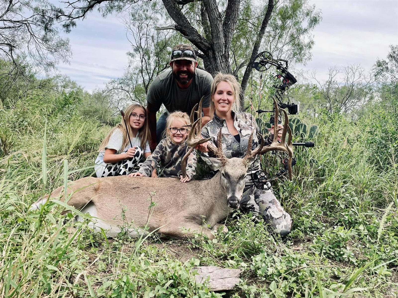 Whitetail Buck taken with GrizzlyStik, bowhunting success story