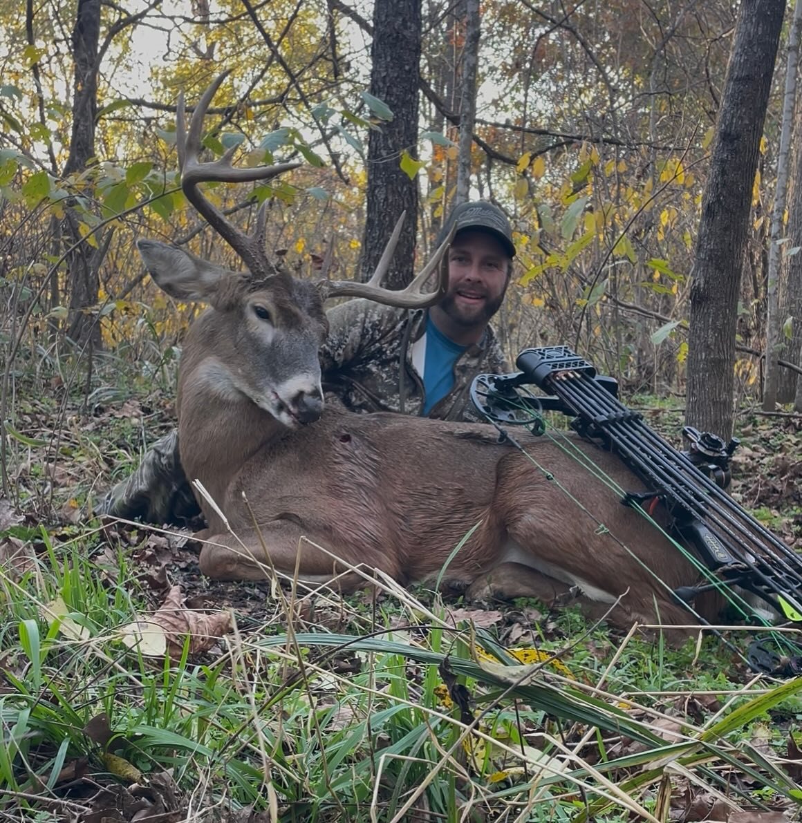 Whitetail Buck taken with GrizzlyStik, bowhunting success story
