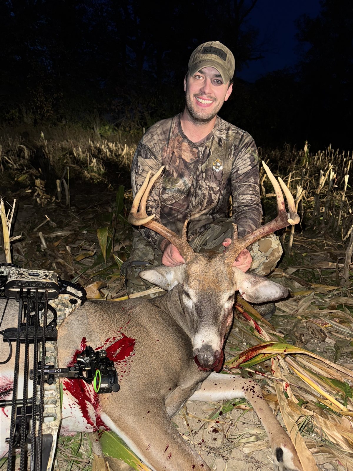 Whitetail Buck taken with GrizzlyStik, bowhunting success story